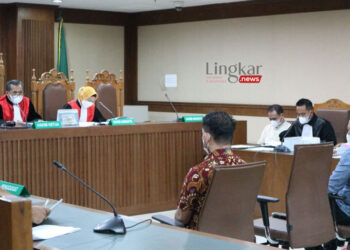 Jaksa Penuntut Umum Komisi Pemberantasan Korupsi menghadirkan dua orang saksi dalam sidang untuk terdakwa Muara Perangin Angin yang didakwa menyuap Bupati Nonaktif Langkat Terbit Muara Perangin Angin di Pengadilan Tindak Pidana Korupsi Jakarta, Senin (23/05). (Ant/Lingkar.news)
