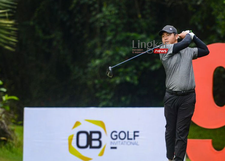Pegolf Indonesia, Jonathan Wijono tampil apik pada putaran kedua, sehingga memimpin klasemen sementara OB Golf Invitational 2022 di Damai Indah Golf-BSD Course, Tangerang Selatan, Banten, Rabu (08/06). (Ant/Lingkar.news)
