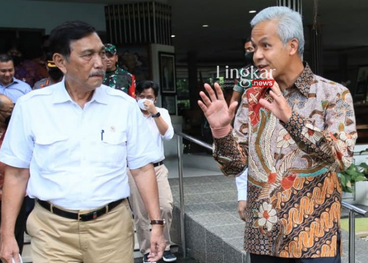 Gubernur Jawa Tengah, Ganjar Pranowo berbincang dengan Menteri Koordinator Bidang Kemaritiman dan Investasi Luhut Binsar Pandjaitan di Semarang, Selasa (07/06). (Ant/Lingkar.news)