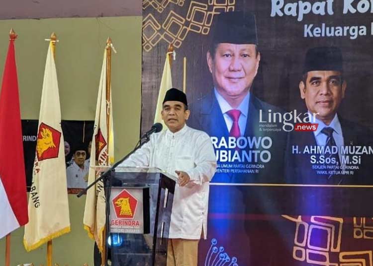 MEMBERI SAMBUTAN: Sekretaris Jenderal Partai Gerindra Ahmad Muzani saat acara silaturahmi kebangsaan di Jakarta, Kamis malam (30/6). (Ant/Lingkar.news)