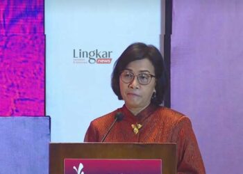 MENYAMPAIKAN: Menteri Keuangan, Sri Mulyani dalam webinar “Sustainable Finance: Instruments and Management in Achieving Sustainable Development in Indonesia” yang dipantau di Jakarta, Rabu (13/7). (Ant/Lingkar.news)