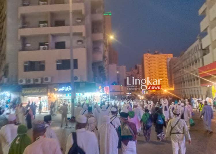 Jelang Armuzna Haji, Lautan Manusia Padati Masjidil Haram 1 BERSIAP WUKUF: Berbondong-bondong jamaah haji memanfaatkan waktu untuk umrah wajib di tanah suci. (Ahmad Fahimi/Lingkar.news)
