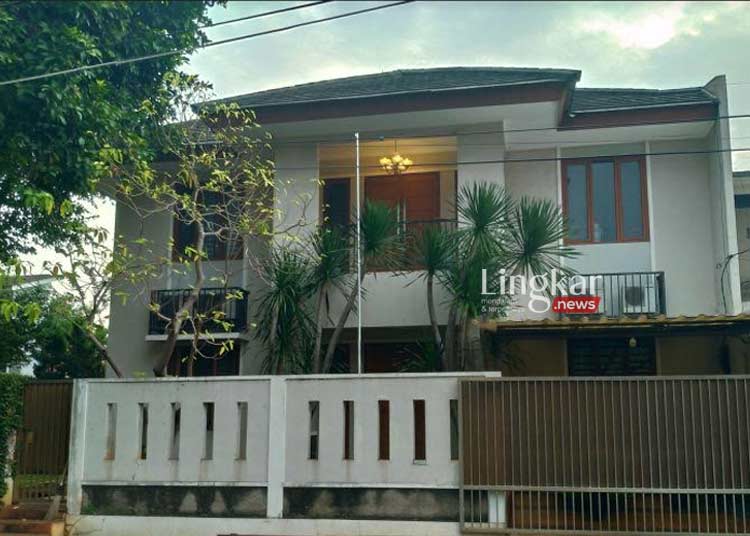 POTRET: Penampakan rumah salah satu pejabat Mabes Polri yang terlihat nampak sepi di Duren Sawit, Jakarta Selatan, Senin (11/07). (Ant/Lingkar.news)