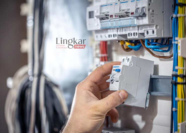 ILUSTRASI: Electrical Switchboard (Freepik @pvproductions/Lingkar.news)