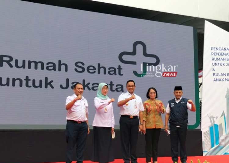 SIMBOLIS: Gubernur DKI Jakarta, Anies Baswedan (tengah) saat meresmikan penggantian nama rumah sakit menjadi rumah sehat di RSUD Cengkareng, Jakarta Barat pada Rabu, 3 Agustus 2022. (Istimewa/Lingkar.news)