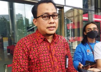 MENERANGKAN: Plt Juru Bicara KPK Ali Fikri saat memberikan keterangan soal suap Ferdy Sambo. (Istimewa/Lingkar.news)