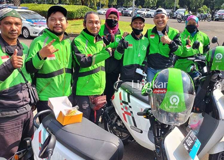 POTRET: Sejumlah pengendara ojol saat mengikuti parade MotoGP di Istana Merdeka, beberapa waktu lalu. (Istimewa/Lingkar.news)