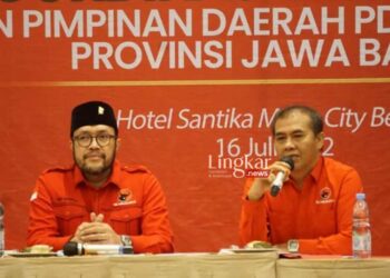 Ketua DPD PDI Perjuangan Jawa Barat, Ono Surono (kiri). (Dok. Humas PDIP Jabar/Lingkar.news)