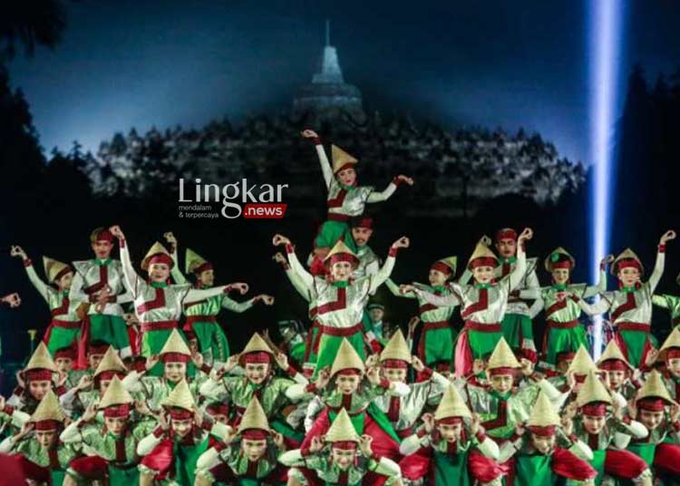 MENAMPILKAN: Tari Soledo Gelang Projo perpaduan tarian dari Kabupaten Magelang, Kulon Progo dan Purworejo sebagai ikon baru kawasan Borobudur. (Istimewa/Lingkar.news)