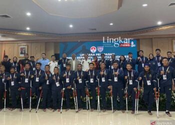 PELEPASAN: Menteri Pemuda dan Olahraga (Menpora) RI Zainudin Amali berfoto bersama tim nasional sepakbola amputasi dalam acara pelepasan timnas ke Piala Dunia Amputasi 2022 di Auditorium Wisma Menpora, Jakarta pada Selasa, 27 September 2022. (Istimewa/Lingkar.news)