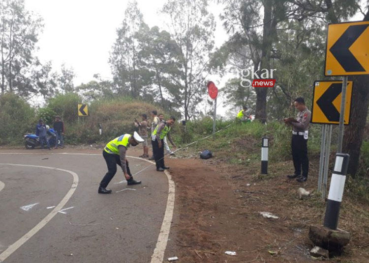 TKP: Petugas Kepolisian melakukan olah TKP di Bukit Cinta, Kawasan Gunung Bromo, Kabupaten Pasuruan, Provinsi Jawa Timur pada Sabtu, 10 September 2022. (Istimewa/Lingkar.news)