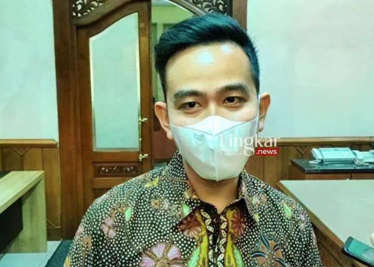 MENERANGKAN: Wali Kota Surakarta, Gibran Rakabuming Raka memberikan keterangan kepada awak media di Solo pada Selasa, 6 September 2022. (Istimewa/Lingkar.news)