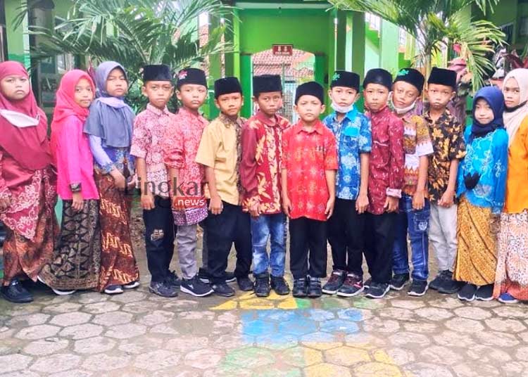 Aturan Baru Seragam Sekolah Siswa Sd Hingga Sma Wajib Pakai Baju Adat