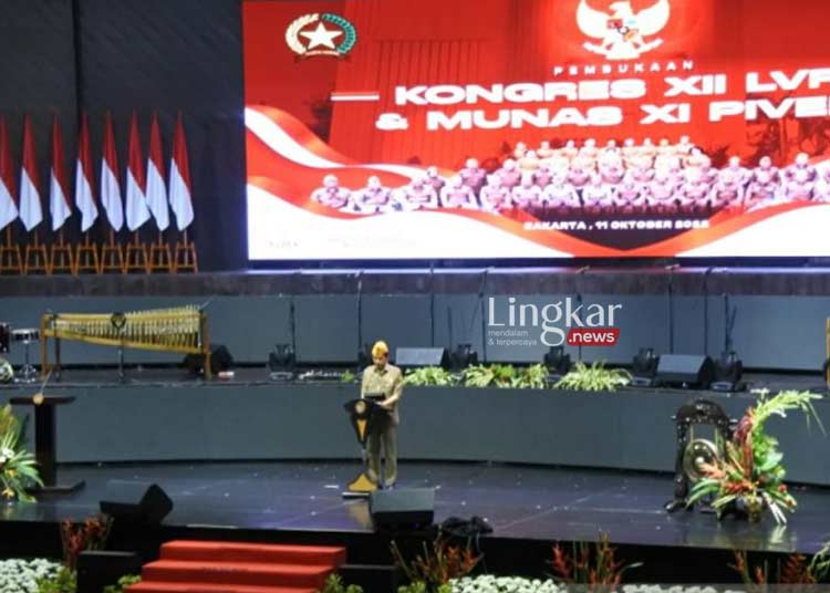 MENYAMPAIKAN: Presiden Jokowi saat membuka Kongres XII Legiun Veteran Republik Indonesia (LVRI) dan Munas XI Persatuan Istri Veteran Republik Indonesia (PIVERI) Tahun 2022 di Jakarta pada Selasa, 11 Oktober 2022. (Istimewa/Lingkar.news)