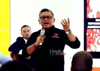 MENERANGKAN: Sekjen DPP PDI Perjuangan, Hasto Kristiyanto, saat menjadi pembicara dalam diskusi Election Corner bertema "Mengembalikan Kembali Politik Programatik di Pemilu 2024" yang diselenggarakan Fisipol UGM di Yogyakarta pada Senin, 10 Oktober 2022. (Istimewa/Lingkarjateng.id)