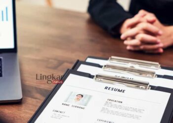 ILUSTRASI: Resume saat mengisi lowongan kerja. (Freepik @sitthipong/Lingkar.news)