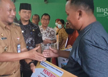 Belasan Warga Banyutowo Pati Terima Bantuan Stimulan Perumahan Swadaya