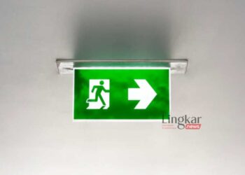 ILUSTRASI: Simbol jalur evakuasi. (Freepik @rawpixel.com/Lingkar.news)