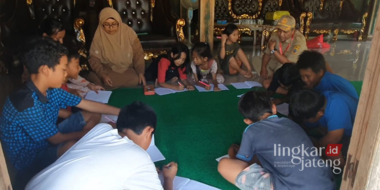 SDN Dukuhseti 2 Pati Disegel, Ratusan Siswa Tetap Ikuti KBM