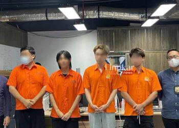 GELAR PERKARA: Petugas mengamankan warga negara asing (WNA) asal Korea Selatan karena menyalahgunakan Visa on Arrival di Jakarta, baru-baru ini. (Istimewa/Lingkar.news)