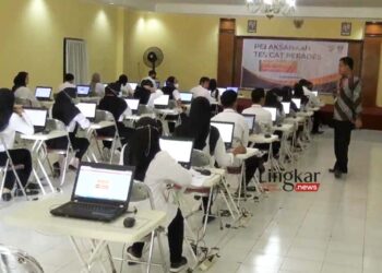 164-Calon-Perangkat-Desa-di-Kendal-Ikuti-Tes-CAT
