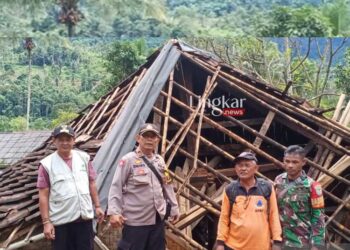 2-Rumah-Alami-Rusak-Berat-Akibat-Tertimbun-Tanah-Longsor-di-Sukabumi