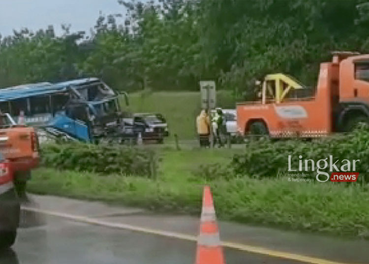 Bus Hilang Kendali di Tol Cipali 2 Meninggal 18 Luka-luka