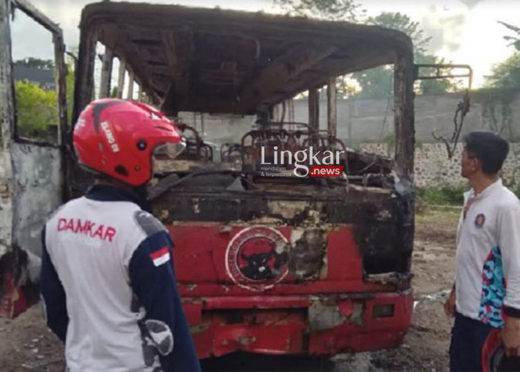 Dianggap Angker, Bus Berlogo PDIP Dibakar Bocah SD di Blitar