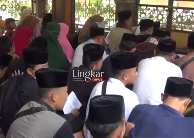 Libur Nataru, Makam Gus Dur Ramai Dipadati Peziarah