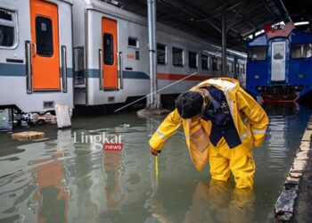 Perjalanan-Kereta-Api-Lintas-Utara-Jawa-Kembali-Normal-Pasca-Terendam-Banjir