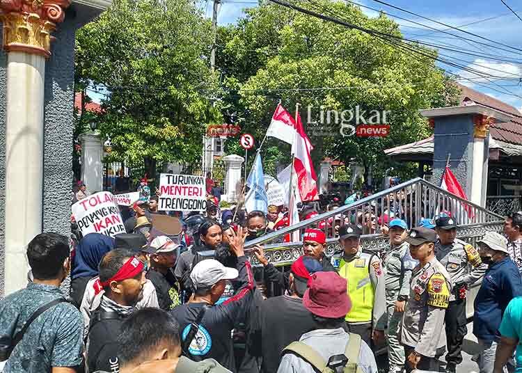 Ribuan-Nelayan-Pati-Demo-Desak-Tarif-PNBP-Diturunkan