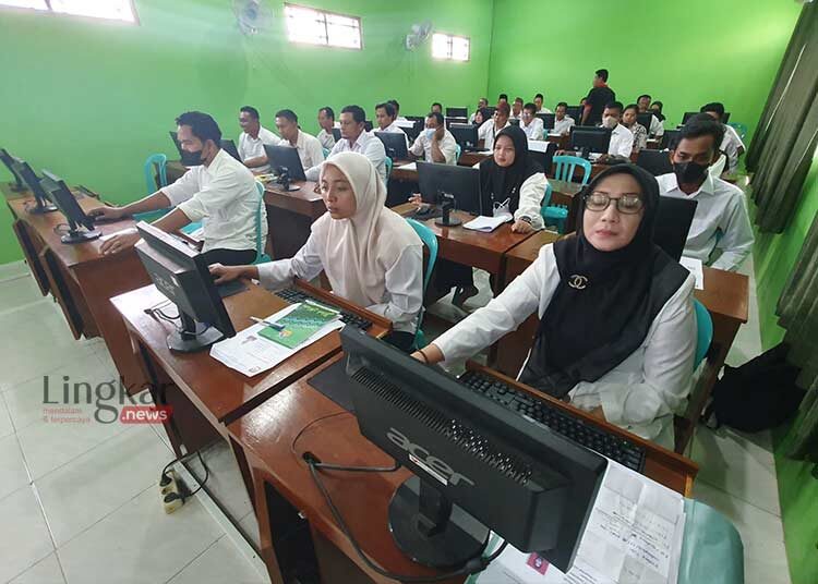 Terkendala-Banjir,-Ribuan-Calon-PPS-Pati-Tetap-Jalani-Tes-CAT
