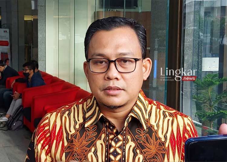 KPK-Dalami-Aliran-Dana-Lukas-Enembe-dan-Perintah-ke-Singapura-lewat-Tukang-Cukur