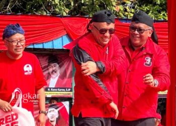 Kenakan-Jaket-Merah,-Teten-Masduki-Resmi-Jadi-Kader-PDIP