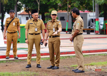 Cek Rumput Alun-Alun, Bupati Kudus Tegaskan Segera Memulihkan Keasriannya