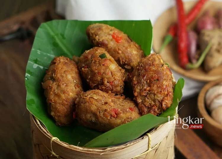 TERSAJI: Mendol, makanan tradisional khas Malang. (Instagram @uciggg/Lingkar.news)