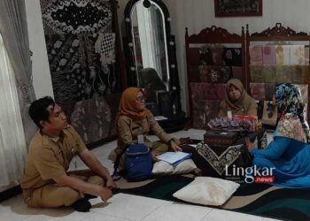 Dongkrak Daya Saing, Dinnakerind Demak Lakukan Pembinaan IKM Batik