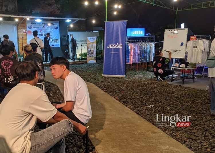 RAMAI: Masyarakat antusias mengunjungi Pekan Festival Unity in Diversity bersama Recolta Coffee & Parijoto yang menggandeng 14 tenant brand clothing lokal. (Ihza Fajar/Lingkar.news)