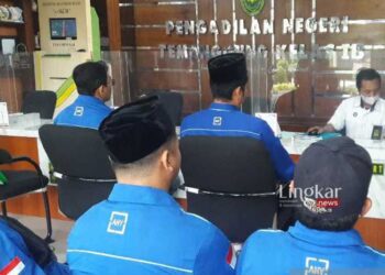 Ketua Partai Demokrat se-Indonesia Serentak Datangi Pengadilan Lawan PK Moeldoko