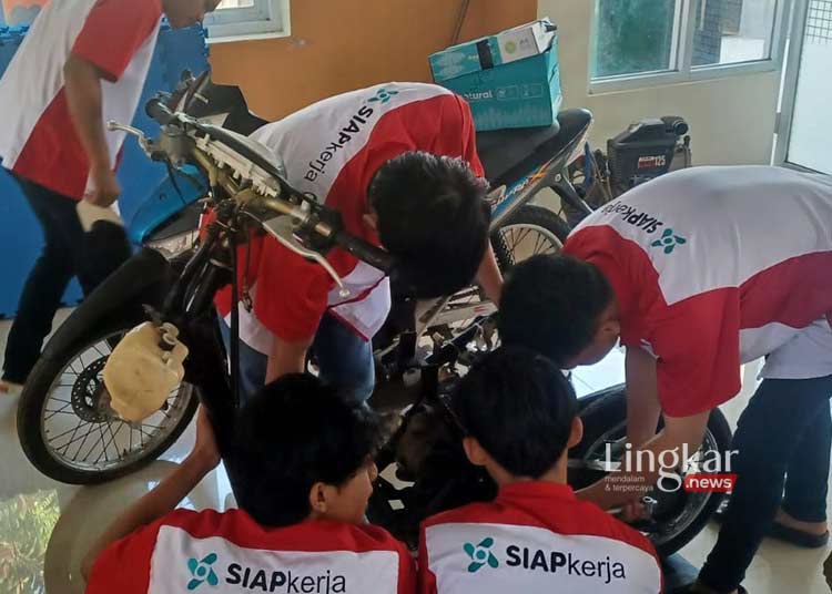 BLK Demak Bekali Warga Pamongan Keterampilan Teknik Sepeda Motor