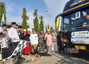 Bupati Dico Lepas Keberangkatan 400 Santri Asal Kendal ke Ponpes Lirboyo