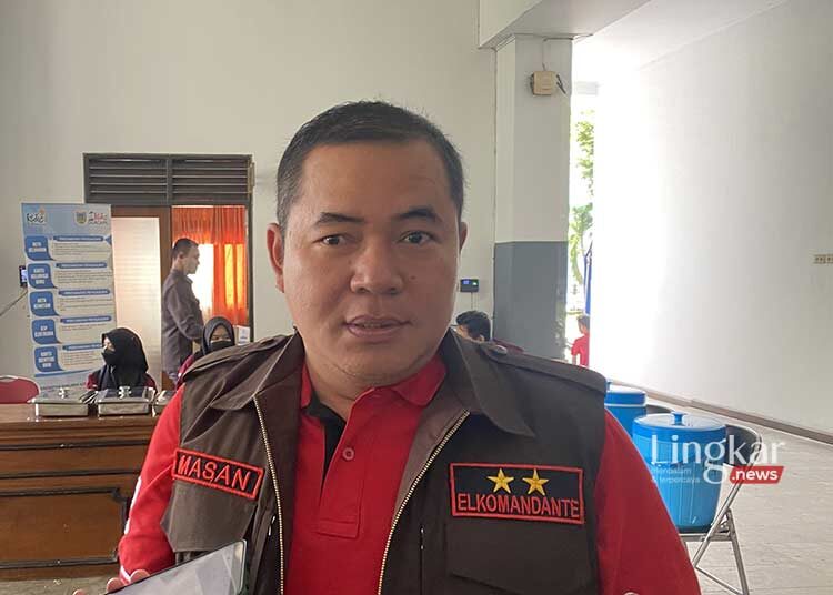 BERI KETERANGAN: Ketua DPRD Kudus, Masan saat memberikan keterangan. (Ihza Fajar/Lingkar.news)