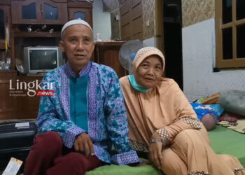 Sri Suharto, calon jemaah haji yang kesehariannya bekerja sebagai juru parkir. (Antara/Lingkar.news)