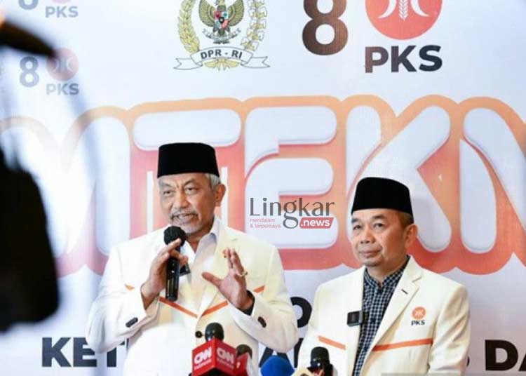 KONSOLIDASI: Ketua Fraksi PKS DPR Jazuli Juwaini (kanan) bersama Ketua Majelis Syura PKS Salim Segaf Aljufri (kiri) dalam konsolidasi nasional Fraksi PKS di Jakarta pada Selasa, 30 Mei 2023. (Istimewa/Lingkar.news)