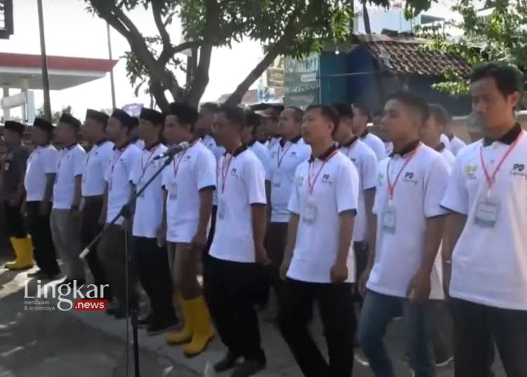 APEL: ratusan Juleha di Brebes saat apel di rumah potong hewan di Desa Jatibarang, Kecamatan Jatibarang, Kabupaten Brebes, Jawa Tengah. (Tangkapan layar/Lingkar.news)