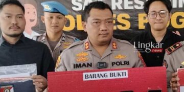 KONFERENSI PERS: Kapolres Bogor AKBP Iman Imanuddin saat pengungkapan dugaan kasus perdagangan orang di Mapolres, Cibinong, Kabupaten Bogor, Jawa Barat pada Rabu, 14 Juni 2023. (Istimewa/Lingkar.news)