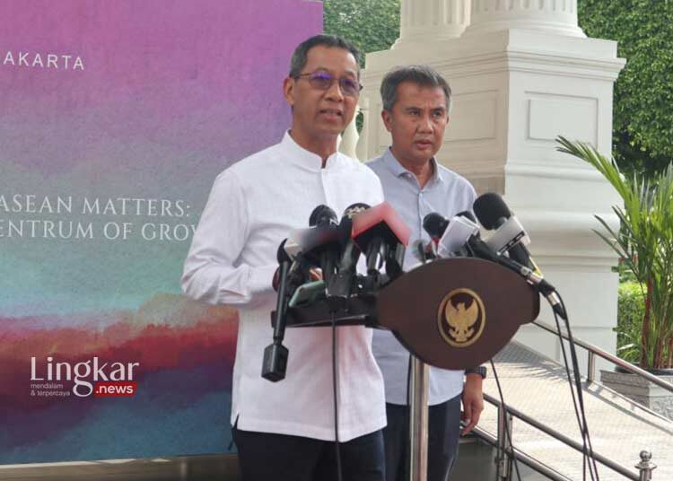 POTRET: Kepala Sekretariat Presiden Heru Budi Hartono didampingi Deputi Bidang Protokol, Pers, dan Media, Sekretariat Presiden Bey Machmudin. (Istimewa/Lingkar.news)