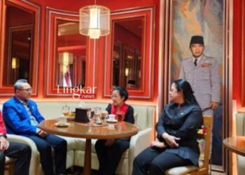 KERJA SAMA: Ketua Umum PDIP Megawati Soekarnoputri (tengah) didampingi Ketua DPP PDIP Puan Maharani (kanan) bertemu dengan Ketua Umum PAN Zulkifli Hasan (kiri) terkait kerja sama politik. (Istimewa/Lingkar.news)