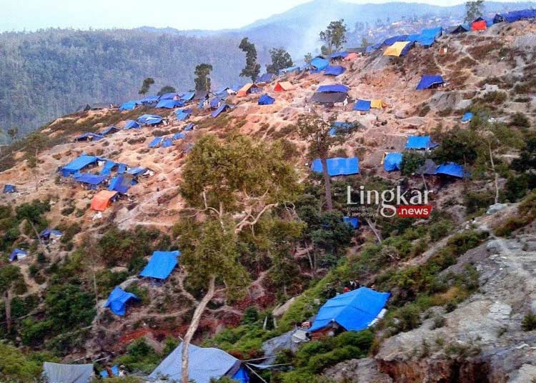 LOKASI TAMBANG: Ratusan lubang galian bekas tambang emas ilegal di Blok Cibuluh, Desa/Kecamatan Ciemas, Kabupaten Sukabumi, Jawa Barat. (Istimewa/Lingkar.news)