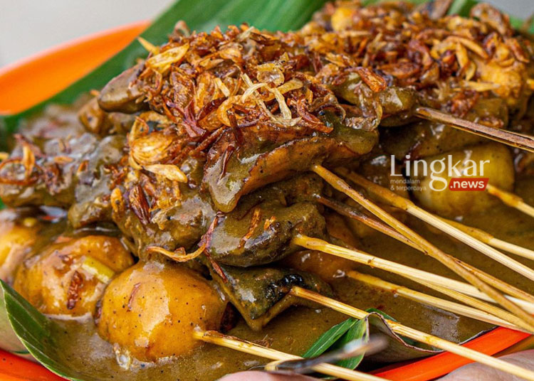 TERSAJI: Sate Padang. (Instagram @makanmana/Lingkar.news)